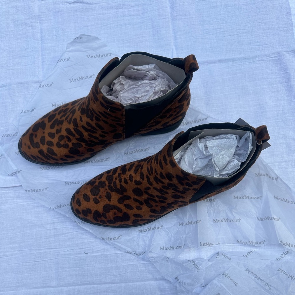 Max Maxun leopard print boot NWT size 9